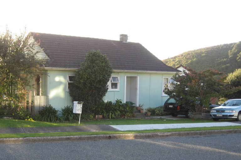 Photo of property in 46 Wilkie Crescent, Naenae, Lower Hutt, 5011
