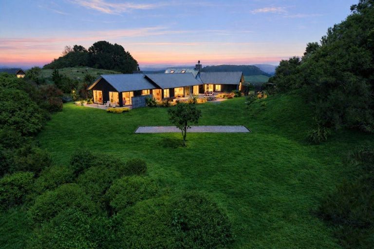 Photo of property in 146 Highland Drive, Acacia Bay, Taupo, 3385