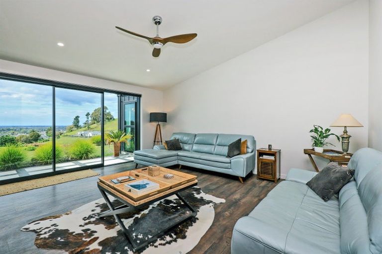 Photo of property in 1 Te Roera Drive, Taradale, Napier, 4112