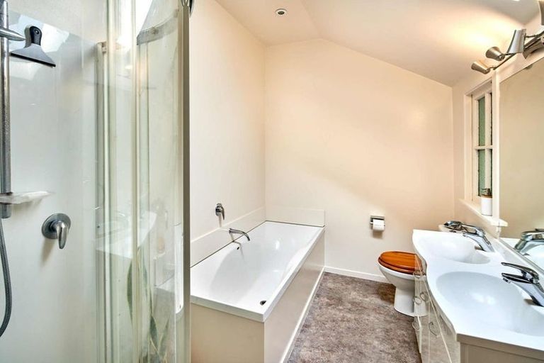 Photo of property in 9 Northland Road, Northland, Wellington, 6012