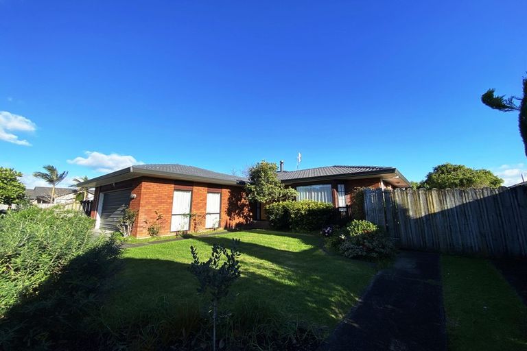 Photo of property in 38 West Fairway, Golflands, Auckland, 2013