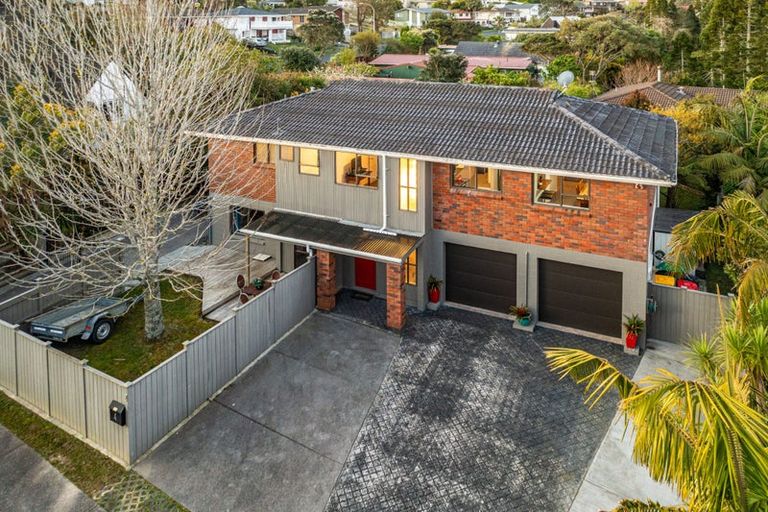 Photo of property in 4 Fitzpatrick Place, Chatswood, Auckland, 0626