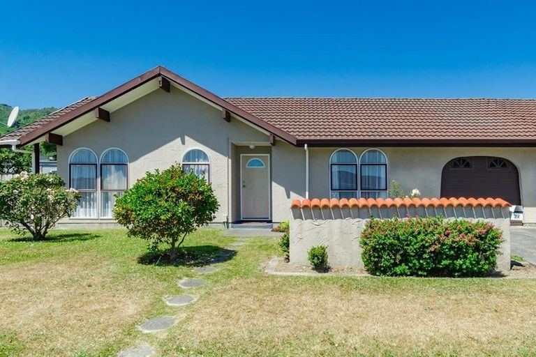 Photo of property in 2a Stuart Street, Waikanae, 5036