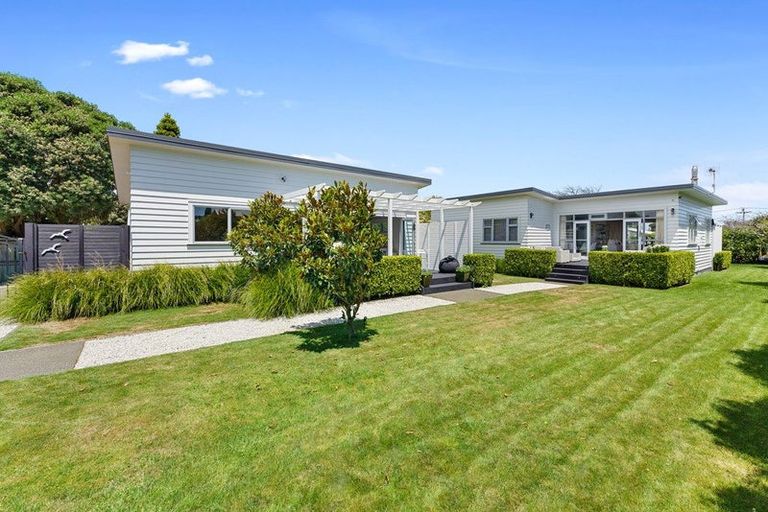 Photo of property in 26 Rauparaha Street, Waikanae Beach, Waikanae, 5036