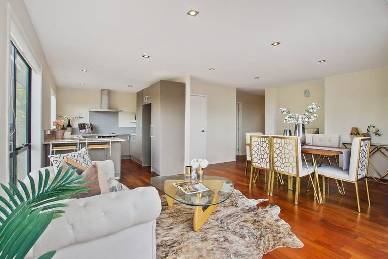 Photo of property in 4a Korotaha Terrace, Rothesay Bay, Auckland, 0630