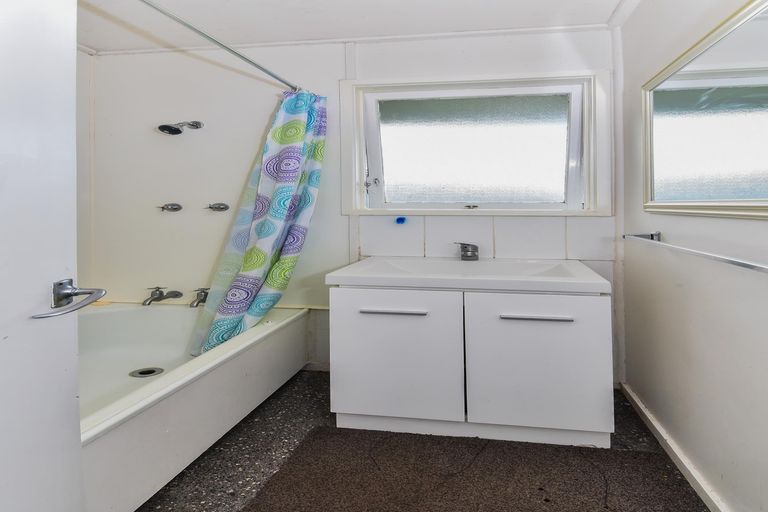 Photo of property in 18 Rata Street, Waiuku, 2123