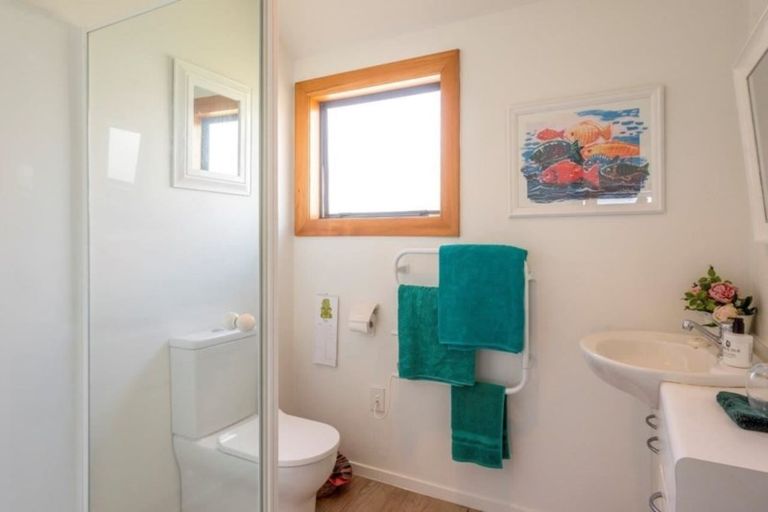 Photo of property in 108 Field Way, Waikanae Beach, Waikanae, 5036