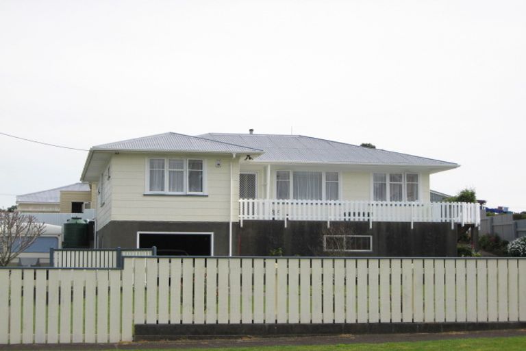 Photo of property in 103 Domett Street, Waitara, 4320