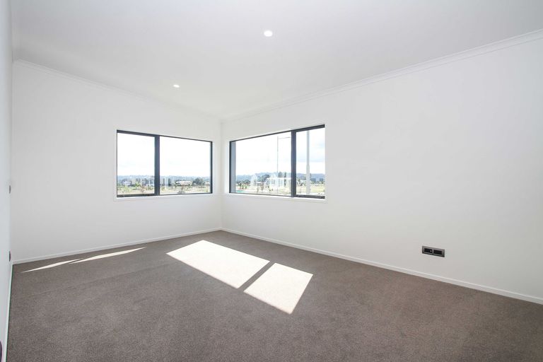 Photo of property in 37 Wallace Road, Hobsonville, Auckland, 0616