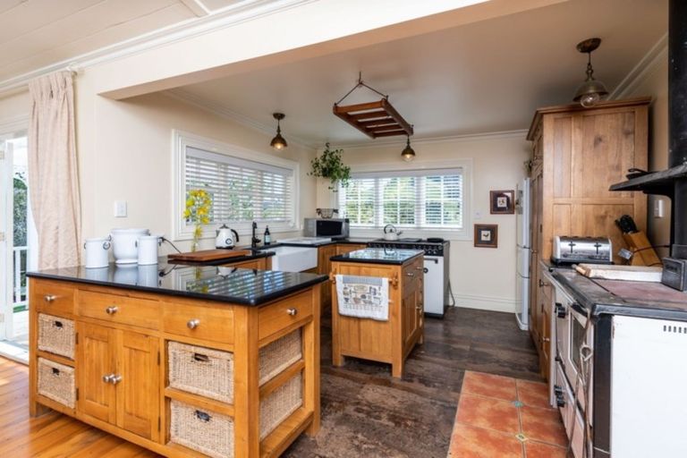 Photo of property in 5 Hook Road, Paparoa, 0571