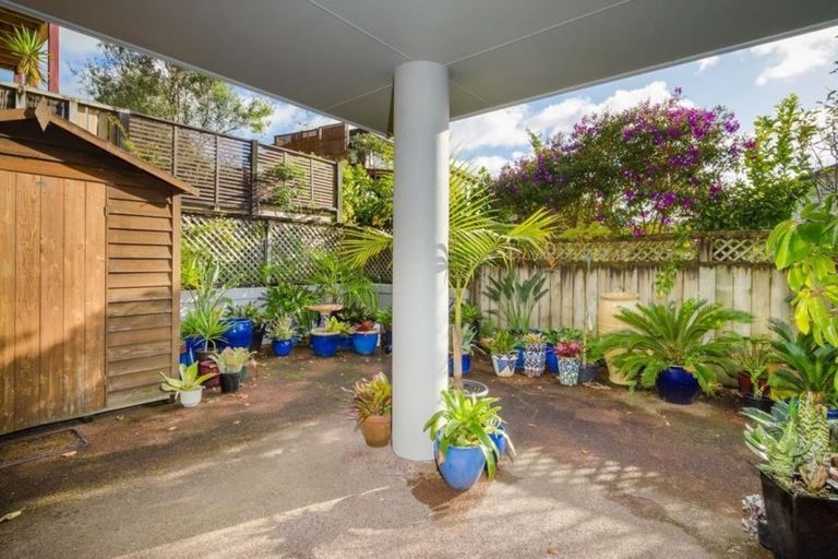 Photo of property in 135 Wiseley Road, West Harbour, Auckland, 0618