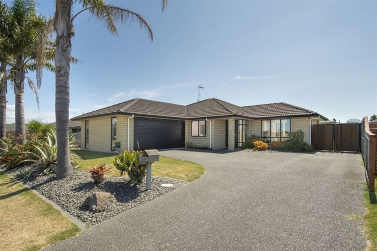 Photo of property in 72 Carrington Drive, Papamoa Beach, Papamoa, 3118