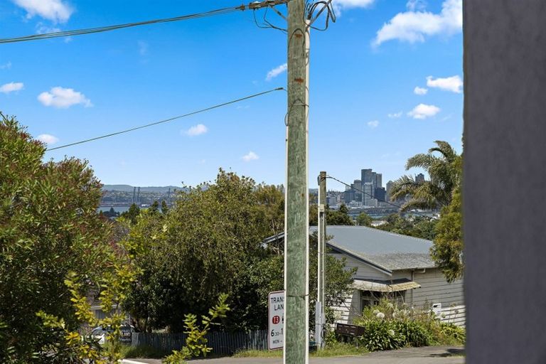 Photo of property in 1/221 Onewa Road, Birkenhead, Auckland, 0626