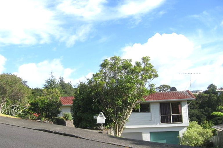 Photo of property in 12 Mcdowell Crescent, Hillcrest, Auckland, 0627