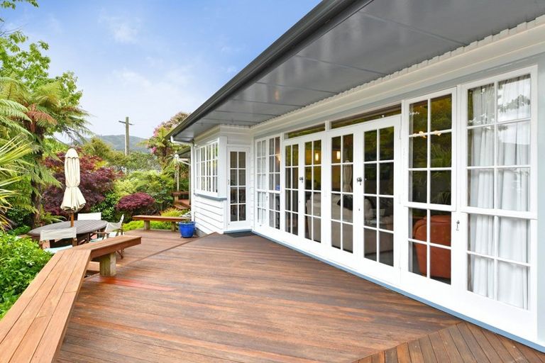 Photo of property in 18 Dowling Grove, Silverstream, Upper Hutt, 5019