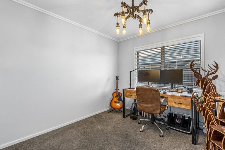 Photo of property in 32 Dunlops Crescent, Marshland, Christchurch, 8083