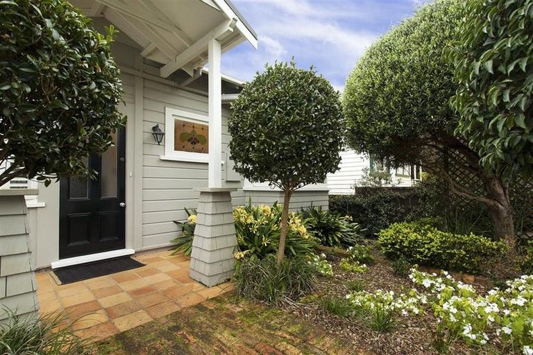 Photo of property in 12 Hastings Parade, Devonport, Auckland, 0624