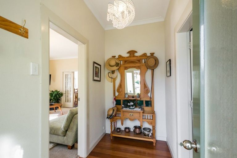 Photo of property in 5 Fitzroy Road, Bluff Hill, Napier, 4110