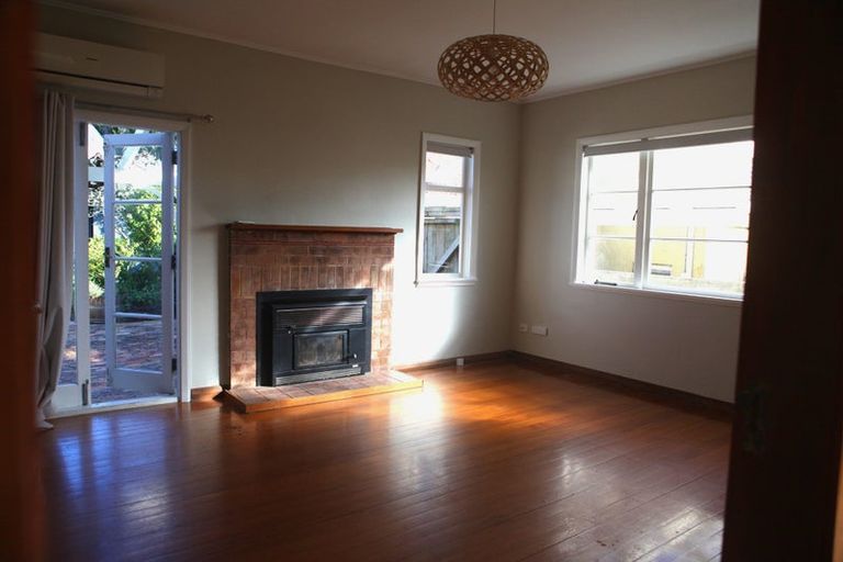 Photo of property in 8 Niccol Avenue, Narrow Neck, Auckland, 0624
