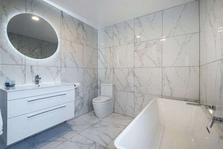 Photo of property in 2/53 Seaton Road, Murrays Bay, Auckland, 0630