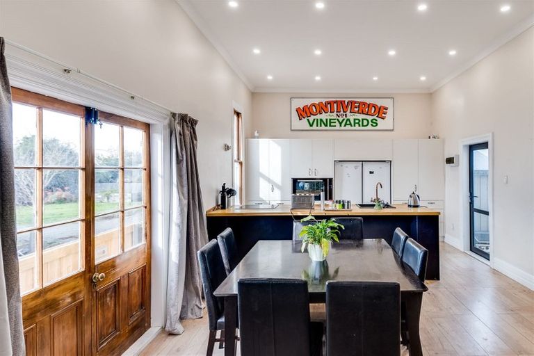 Photo of property in 200 Grove Road, Mayfair, Hastings, 4122