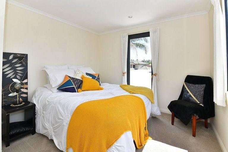 Photo of property in 8 Hobie Court, West Harbour, Auckland, 0618