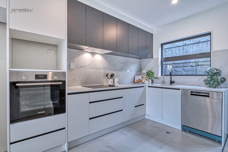 Photo of property in 12/13 Grove Lane, Pakuranga, Auckland, 2010