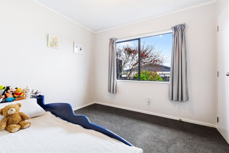 Photo of property in 2/9 Applewood Drive, Henderson, Auckland, 0612