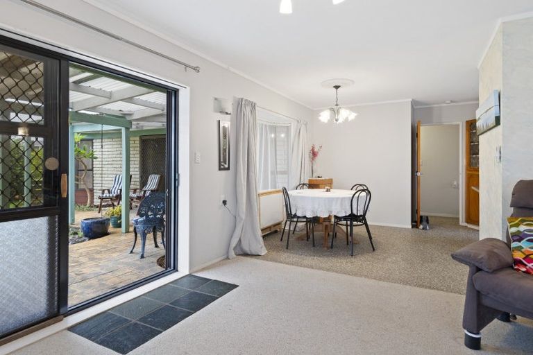 Photo of property in 8 Godwit Place, Waiuku, 2123