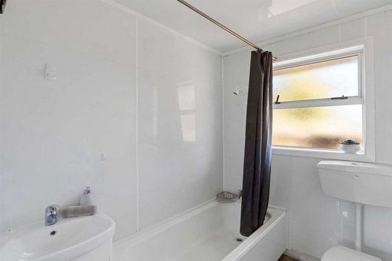 Photo of property in 2/65a Wychbury Street, Spreydon, Christchurch, 8024