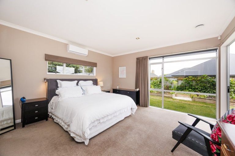 Photo of property in 5 Manhattan Court, Kelvin Grove, Palmerston North, 4414