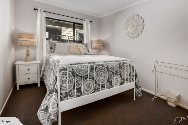 Photo of property in 6 Montego Place, Grenada Village, Wellington, 6037