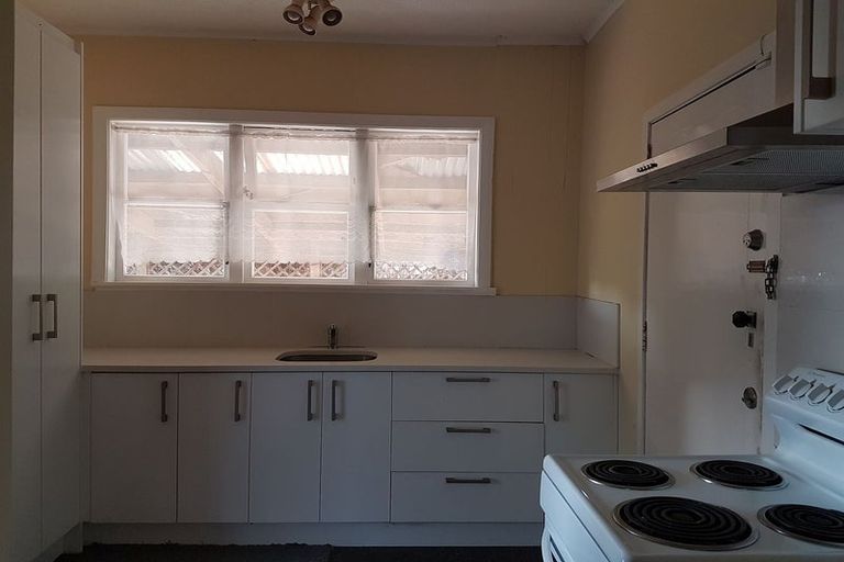 Photo of property in 2/3170 Great North Road, New Lynn, Auckland, 0600