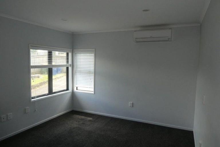 Photo of property in 81 Hobsonville Road, West Harbour, Auckland, 0618