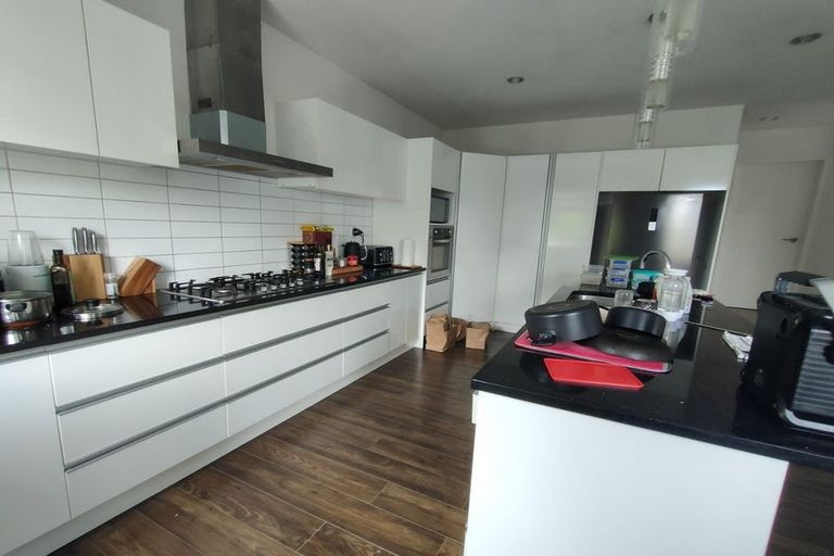 Photo of property in 6b Gossamer Drive, Pakuranga Heights, Auckland, 2010