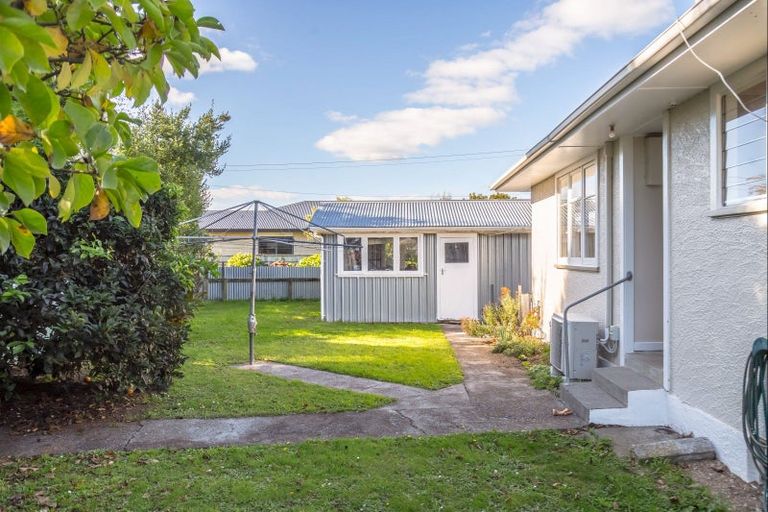 Photo of property in 16 Taylor Street, Carterton, 5713