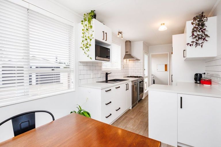 Photo of property in 51 Dewe Avenue, Feilding, 4702