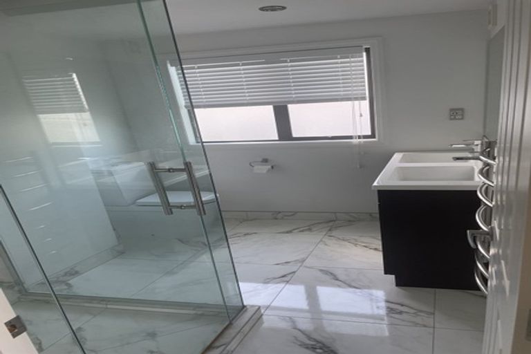 Photo of property in 2/28 Ngataringa Road, Devonport, Auckland, 0624