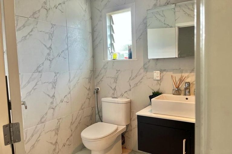 Photo of property in 1 Christina Avenue, Te Atatu South, Auckland, 0602