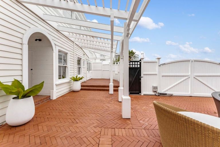 Photo of property in 65 Marine Parade, Herne Bay, Auckland, 1011