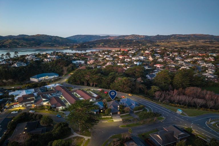 Photo of property in 2b Observatory Close, Whitby, Porirua, 5024