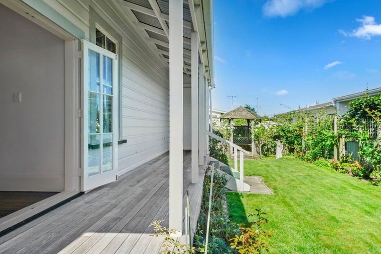 Photo of property in 23a Dublin Street, Martinborough, 5711