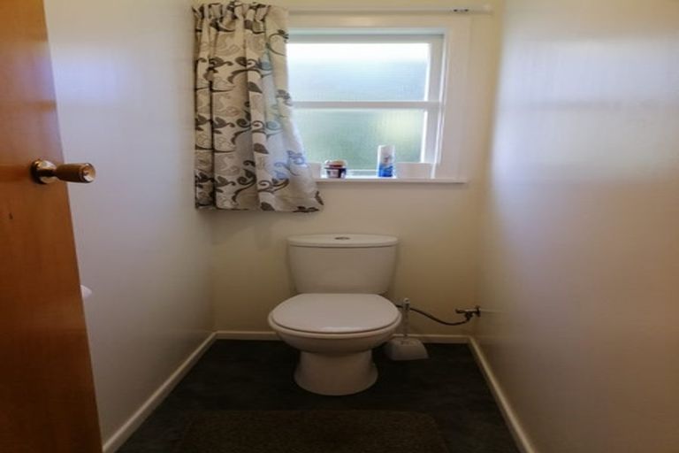 Photo of property in 37 Stewart Drive, Newlands, Wellington, 6037