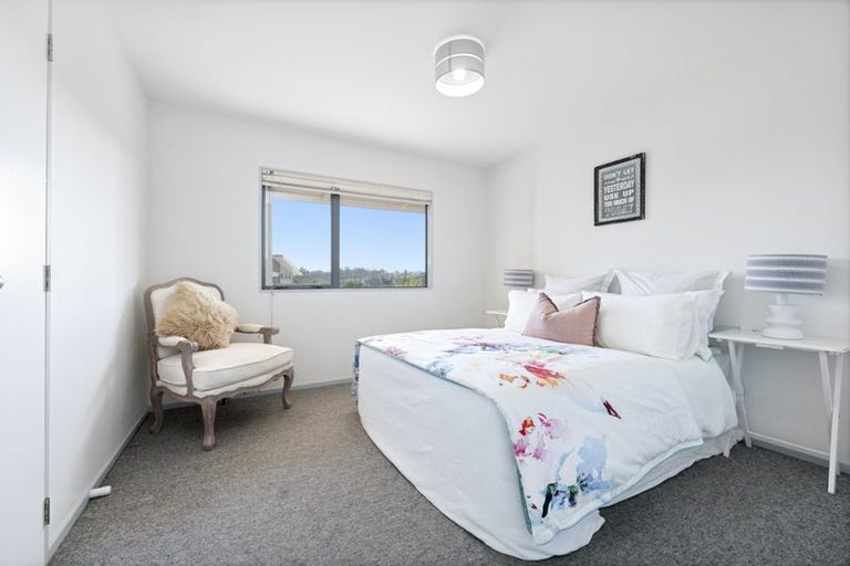 Photo of property in 5 Parrs Cross Road, Henderson, Auckland, 0612