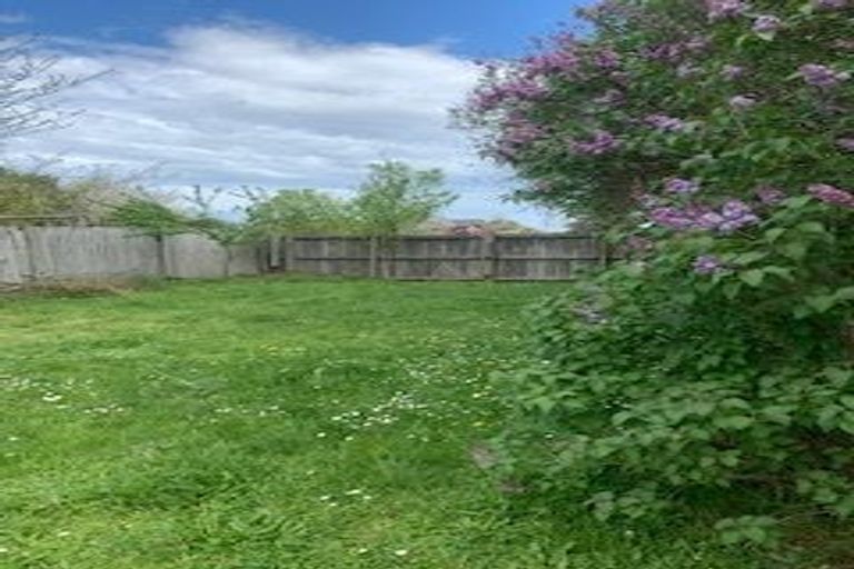 Photo of property in 2/23 Pitcairn Crescent, Bryndwr, Christchurch, 8053