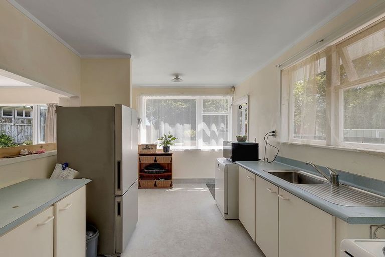 Photo of property in 24 Surprise Place, Cannons Creek, Porirua, 5024