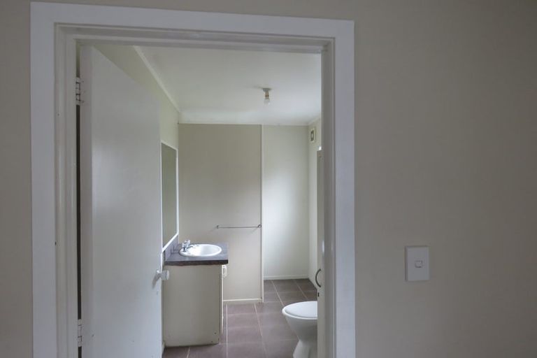 Photo of property in 16 Moncrieff Avenue, Clendon Park, Auckland, 2103