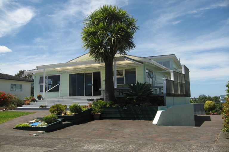 Photo of property in 180 Torkar Road, Clarks Beach, 2122