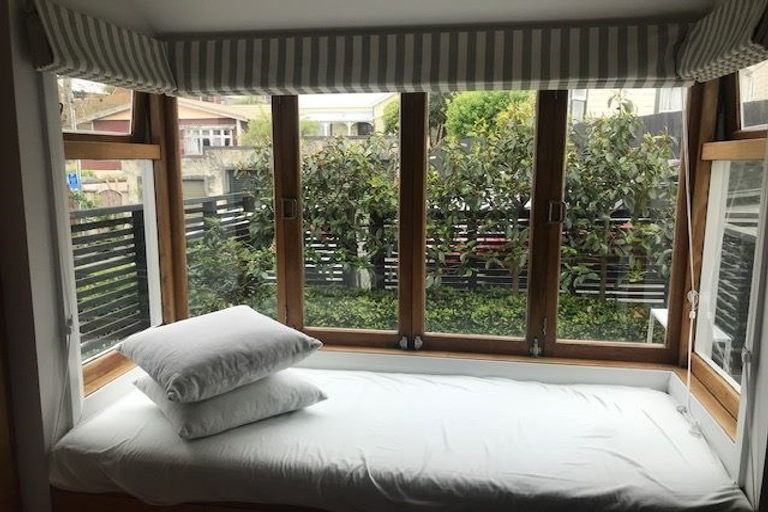 Photo of property in 92 Elizabeth Street, Mount Victoria, Wellington, 6011