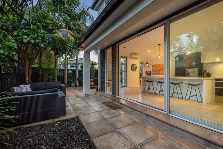 Photo of property in 11a Church Street, Northcote Point, Auckland, 0627